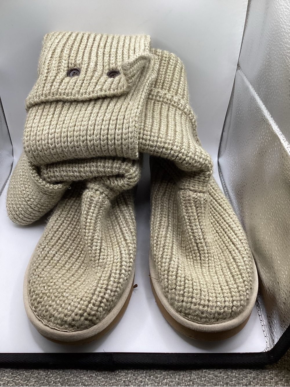 UGG Classic Cardy boots in the "Sand" (beige) sz 8 LIKE NEW!